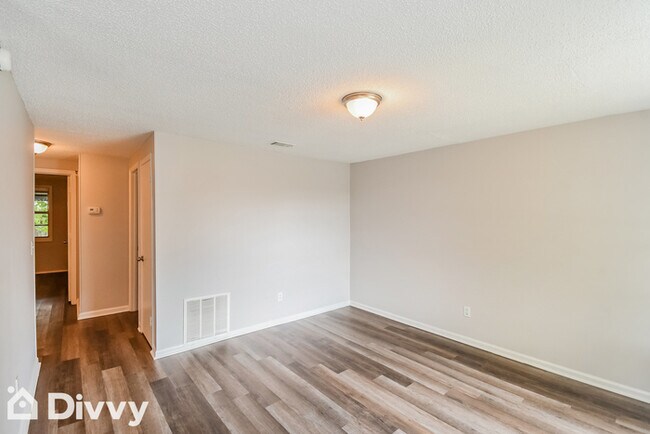 Foto del edificio - 2644 Sunrise Village Dr