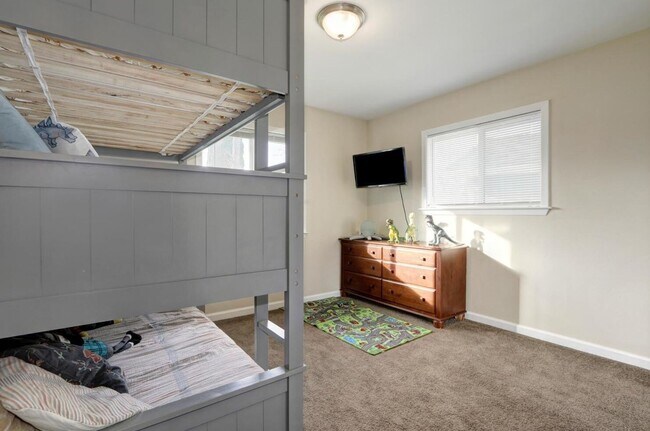 Foto del edificio - Beautiful Renovated 3/1 In Sacramento