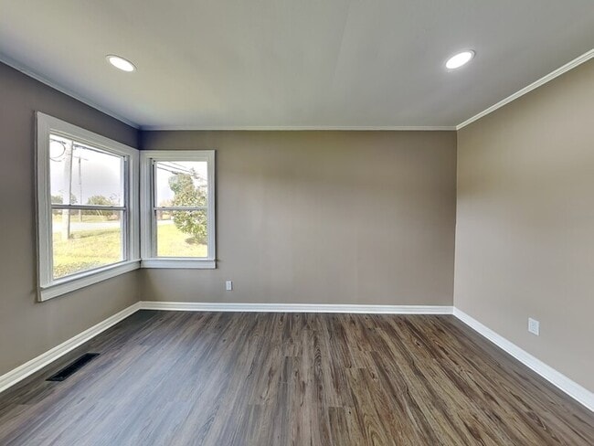 Foto del edificio - 1633 Eastern Valley Rd