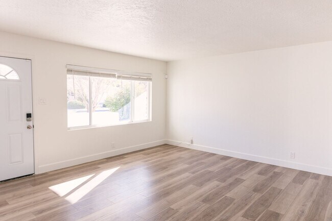 Foto del edificio - Newly renovated 3 bedroom home in the Nort...