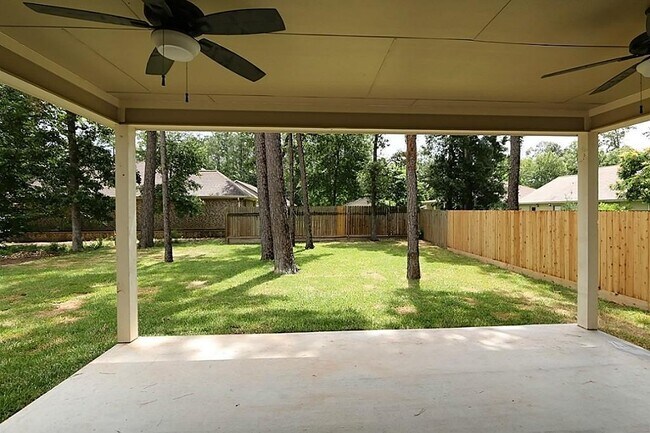 Building Photo - Gorgeous Home with Curb Appeal