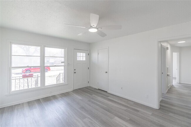 Foto del edificio - 2333 Eagle Dr