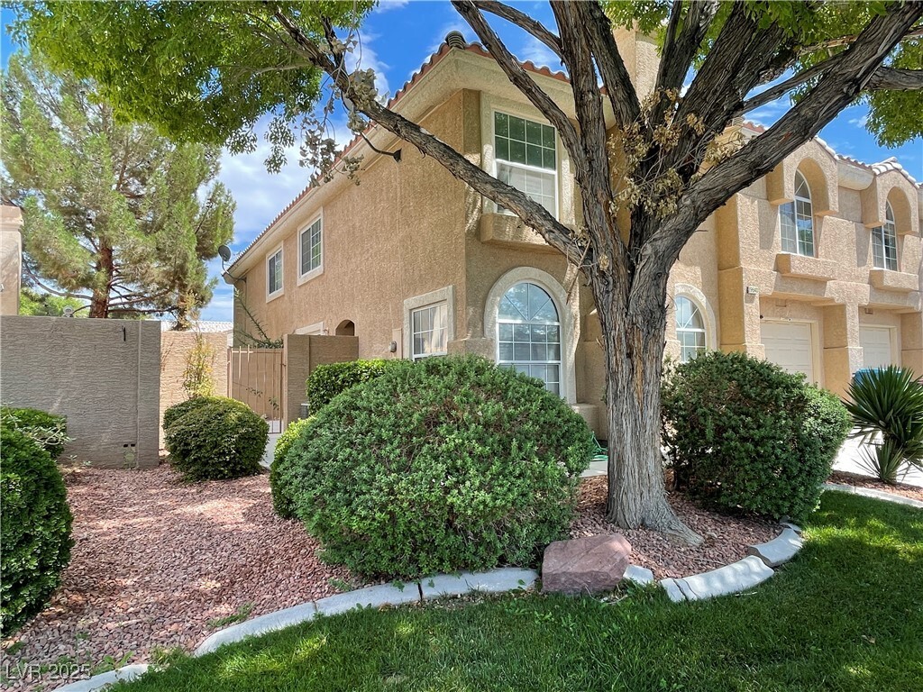 Foto principal - 9640 Gunbelt Dr