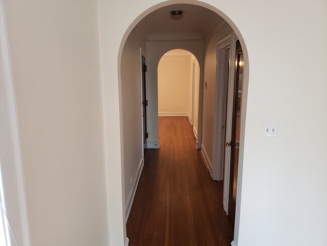 Building Photo - 4836 Elm St