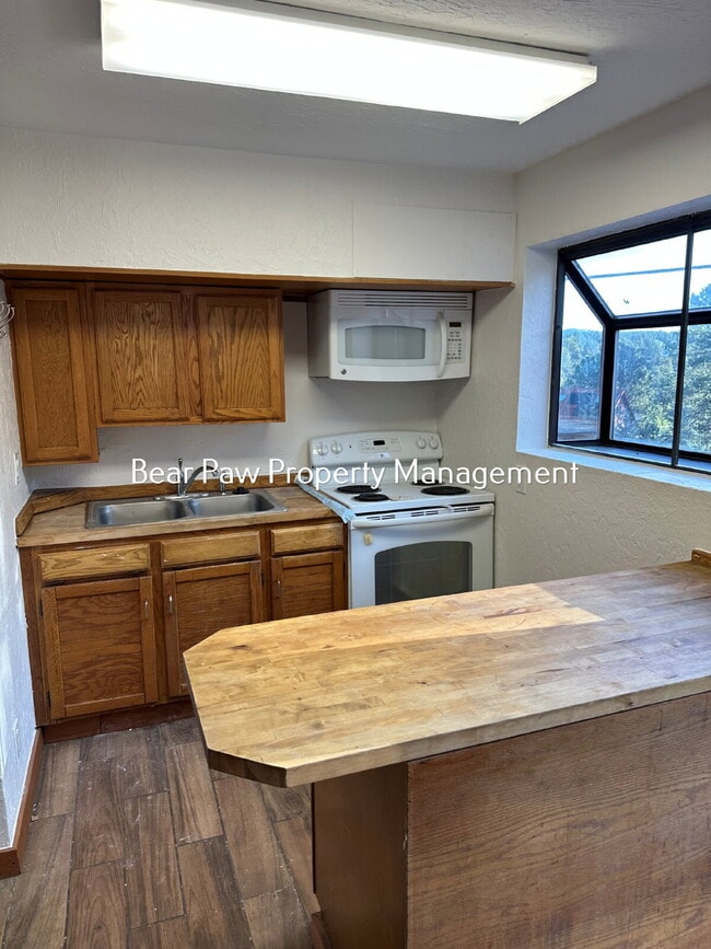Building Photo - 30092 Spruce Rd