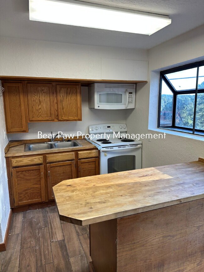 Foto del edificio - 30092 Spruce Rd