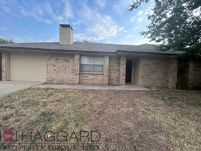 Building Photo - 8684 California Dr