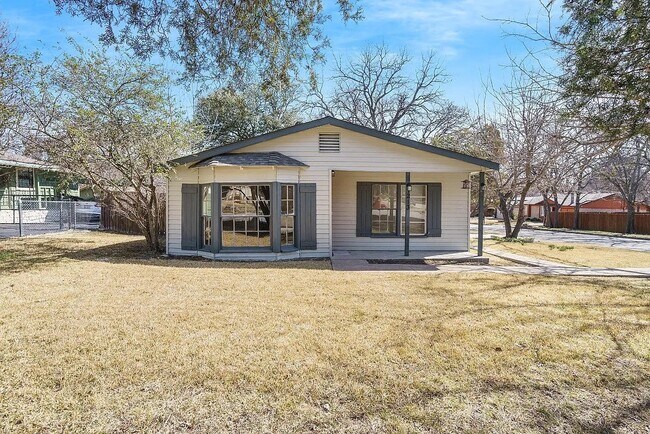 Foto del edificio - 1213 Meadow Park Dr
