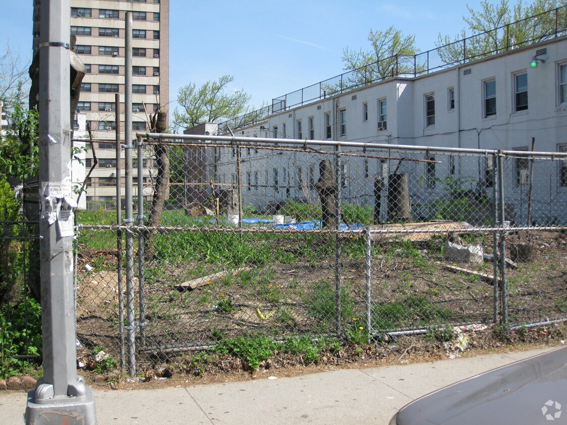 Foto del edificio - 652 Brooklyn Avenue