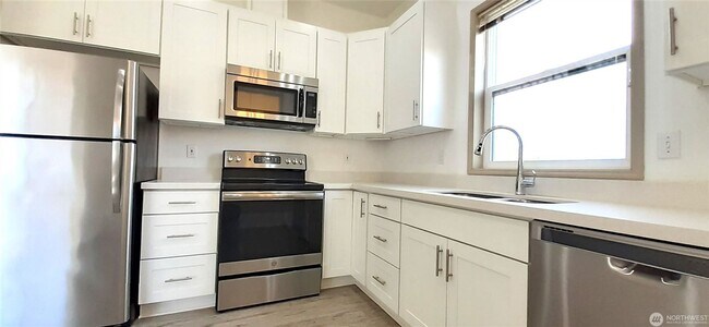 Building Photo - 3bd/2.5ba Seattle House