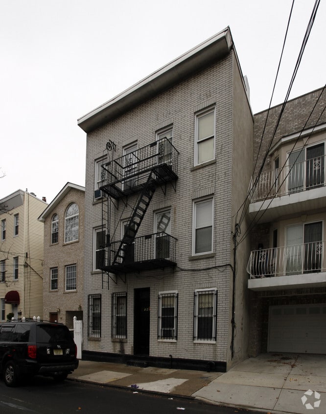 14 Sherman Pl, Jersey City, NJ 07307 Apartments in Jersey City, NJ