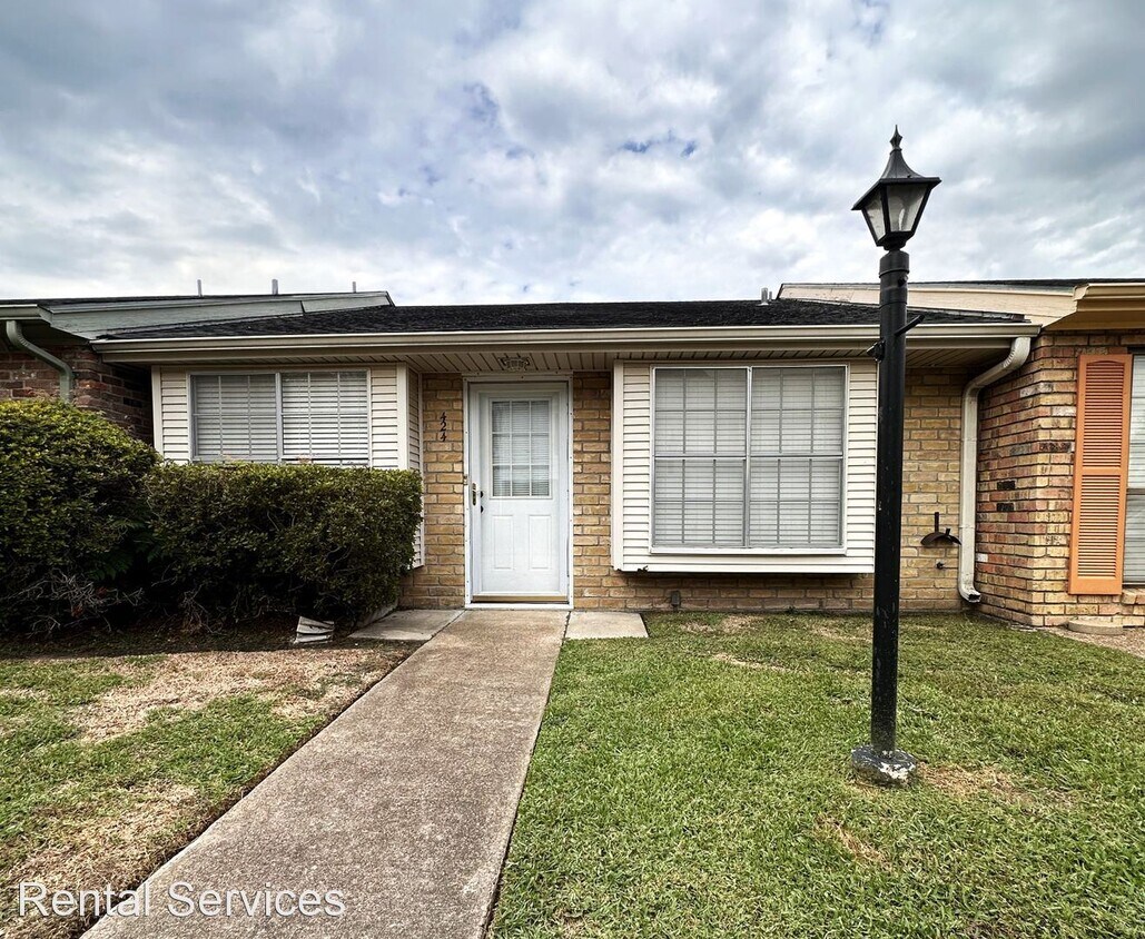 2 br, 1 bath House 424 Longmeadow Dr House Rental in Beaumont, TX