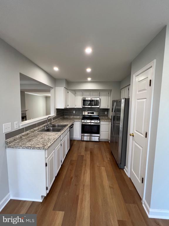 Foto del edificio - 4131 Bancroft Ln