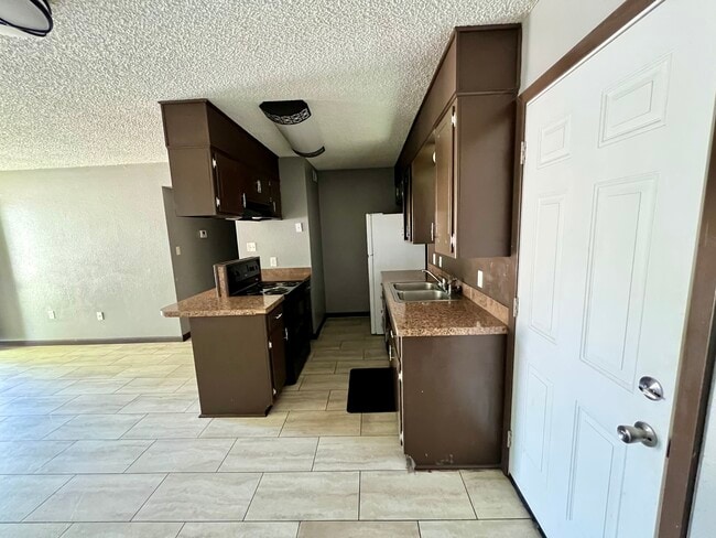 Building Photo - 1004 Owen St