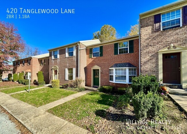 Foto del edificio - Spacious 2-BR Townhome in Dallastown Schoo...