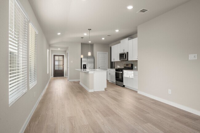 Foto del edificio - 16529 Breezy Knl Ct