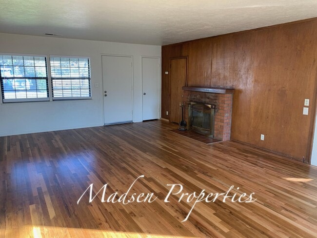 Building Photo - 133 Terrace Dr