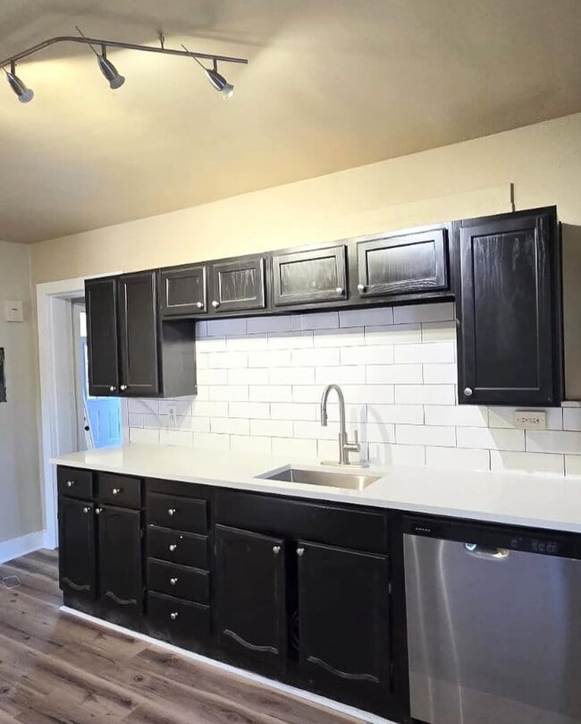 Building Photo - 2415 W Vermijo Ave