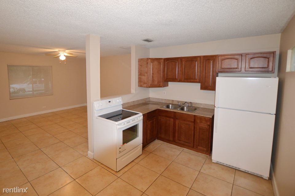 Building Photo - 1521 SW 68th Terrace