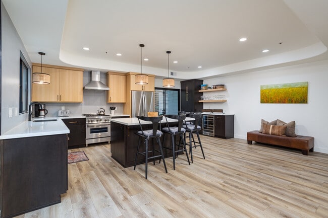 Building Photo - 162 Avenida Florencia