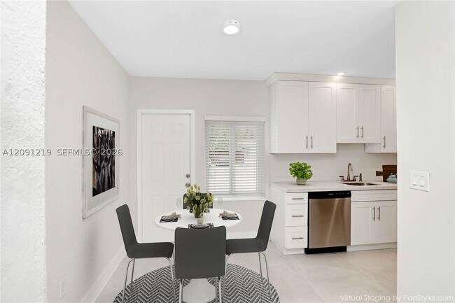 Foto del edificio - 930 SW 24th Ct