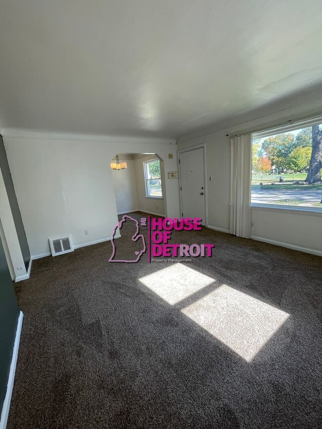 Building Photo - 3 BEDROOM | 1 BATH | FREE PRE SCREEN