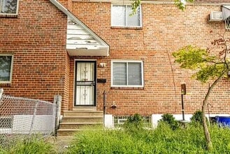 Building Photo - 5931 Elmhurst St