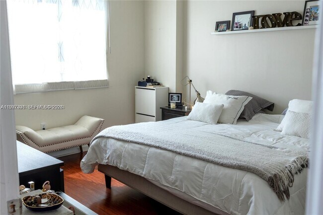 Foto del edificio - 2775 NE 187th St