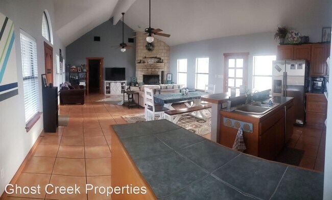 Foto del edificio - 3 br, 2 bath House - 172 W. Bear Springs Rd