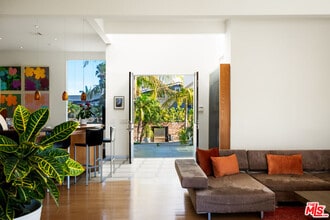 Building Photo - 817 Enchanted Way