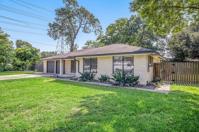 Building Photo - 2902 Helberg Rd