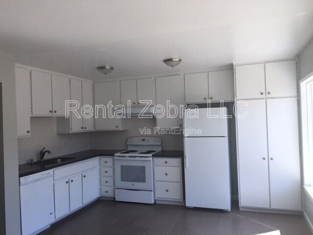 Foto del edificio - 909 Breton Dr
