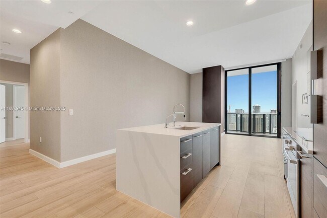 Foto del edificio - 45 SW 9th St