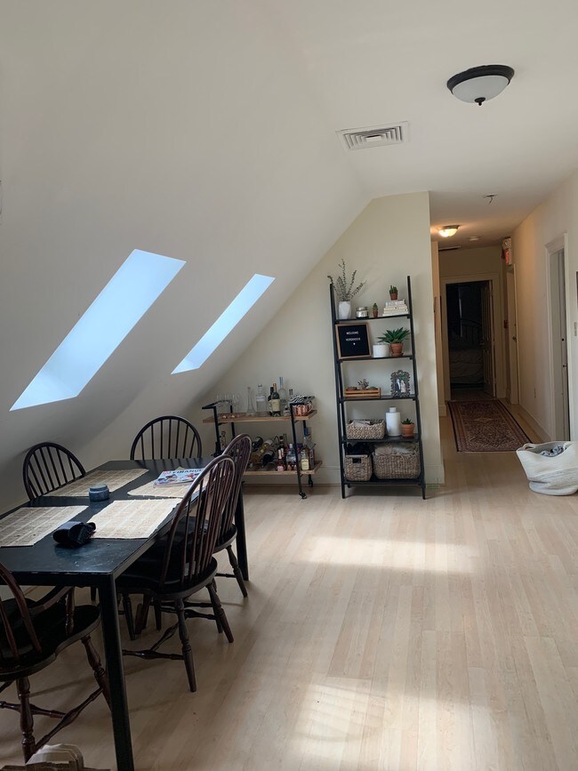 Dinning room - 9-11 Hayes St
