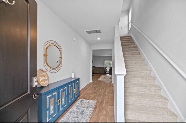 Foto del edificio - 218 Sweet Cherry Ln