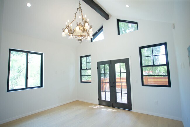 Foto del edificio - 2119 Hyperion Ave