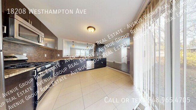 Foto del edificio - 18208 Westhampton Ave