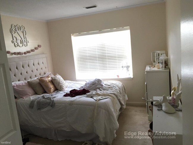 Foto del edificio - 3 br, 2 bath  - 123  Lake Shore Rd