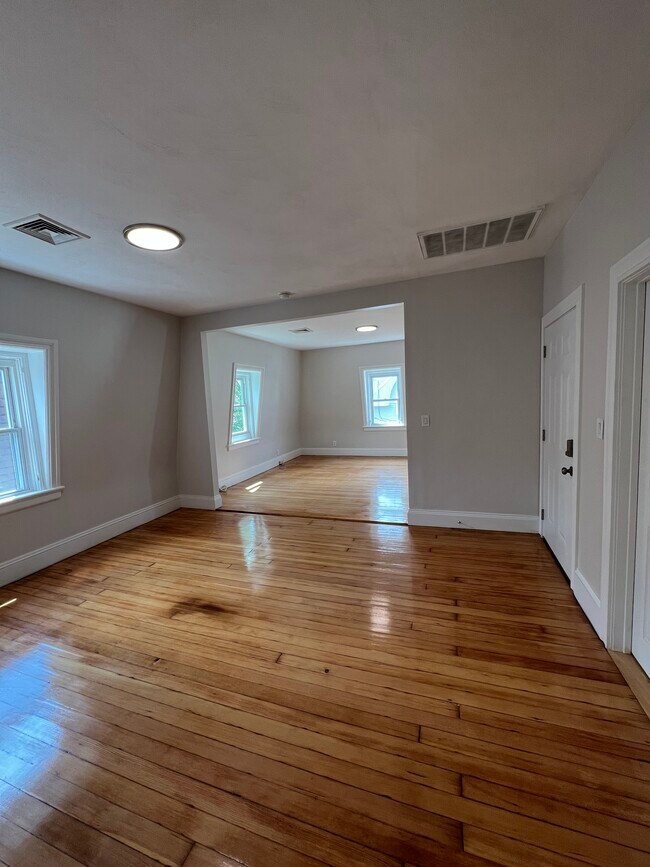 Building Photo - 108 Vinton St