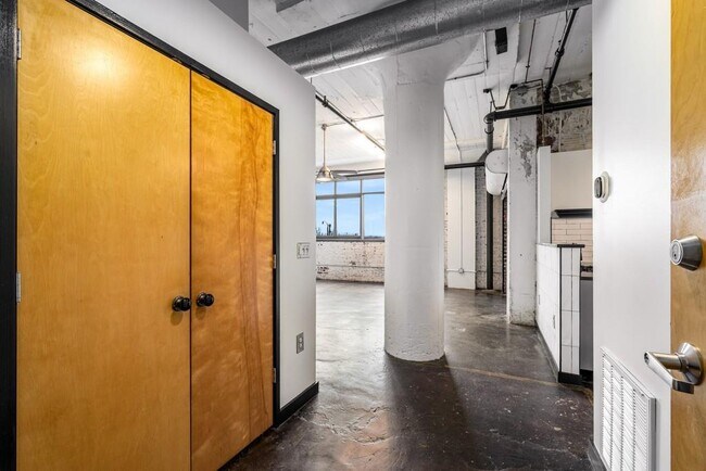 Building Photo - 426 Marietta St NW