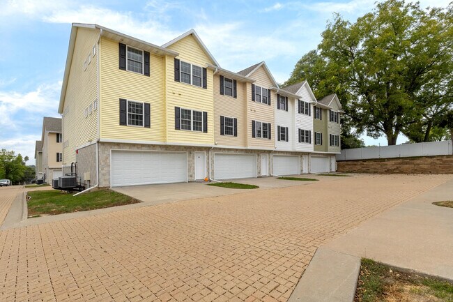 Foto del edificio - 220 E 37TH St