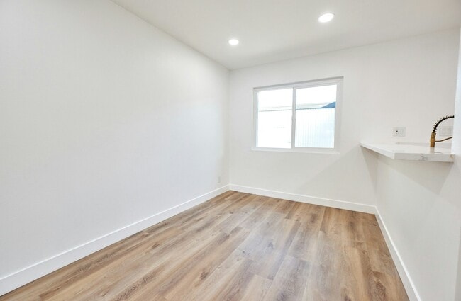 Foto del edificio - 232 W 3rd St