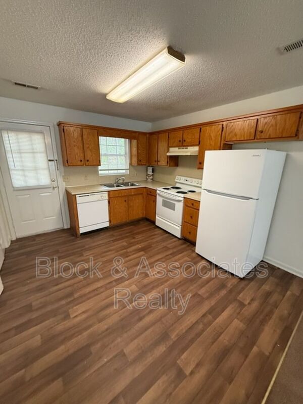 Foto del edificio - 714 Breeze Hill Rd