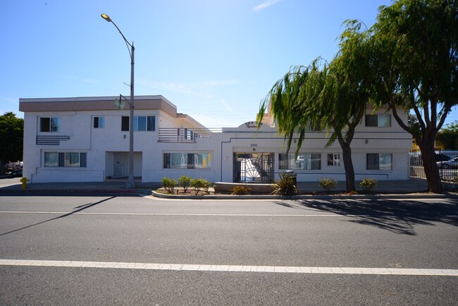 Sea Air - Front Exterior - Sea Air Apartments