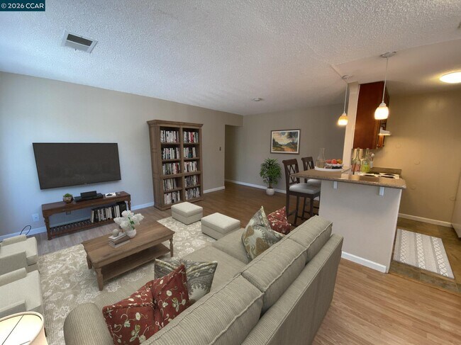 Foto del edificio - 2118 Peppertree Way