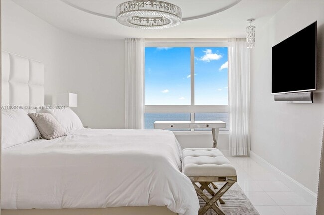 Foto del edificio - 6365 Collins Ave