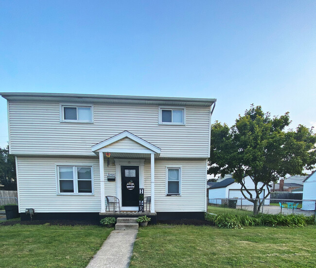 Foto del edificio - 22920 Pleasant St