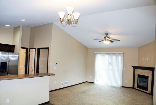 Building Photo - 458 RJ Dr