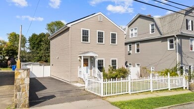 Building Photo - 322 Greenfield St