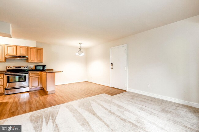 Building Photo - 5803 Rexford Dr